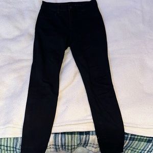 American eagle black skinny jeans. No holes. Size 2, dream stretch. Fits xs/s.